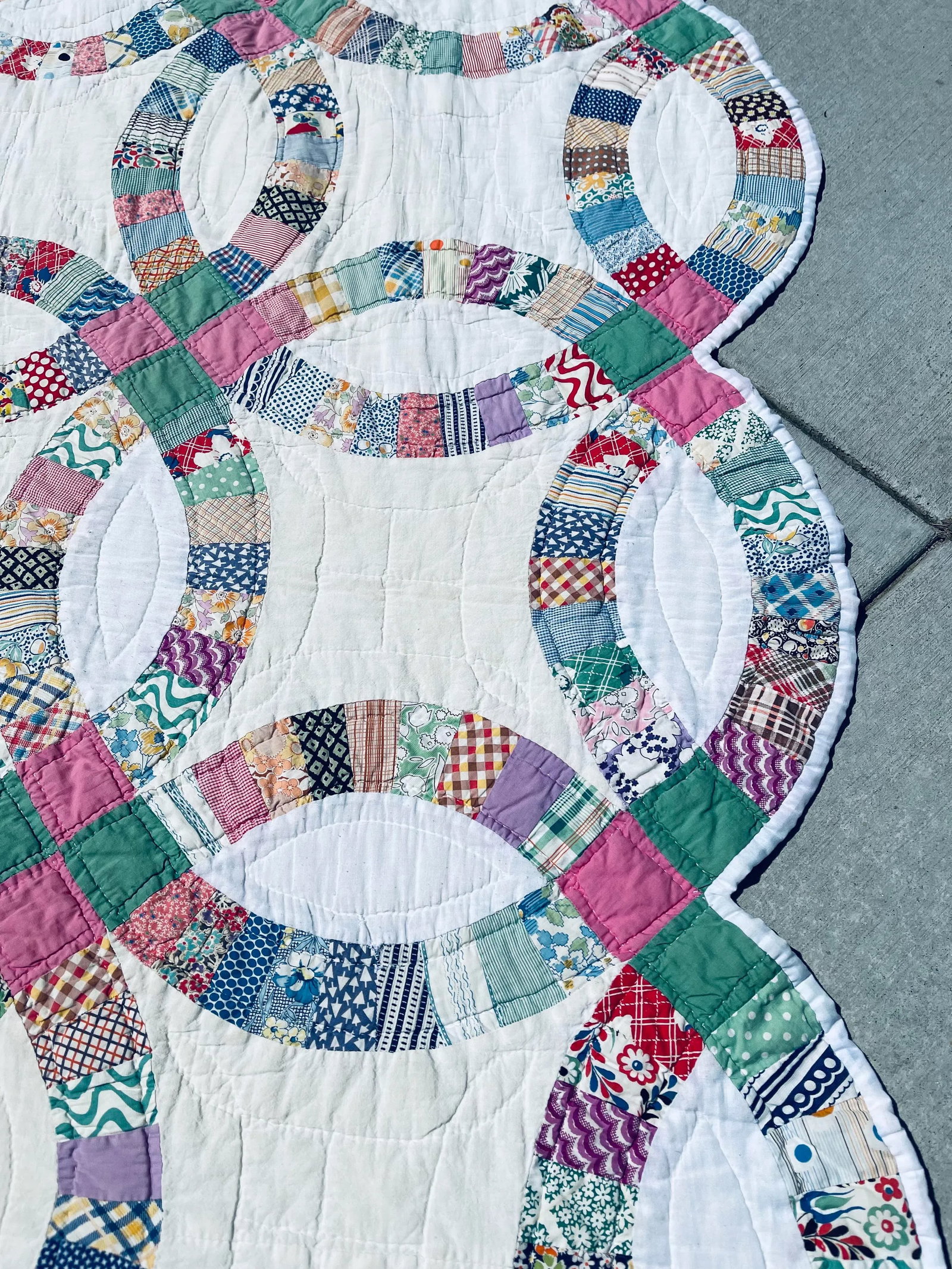 Double Wedding Ring Quilt - 5