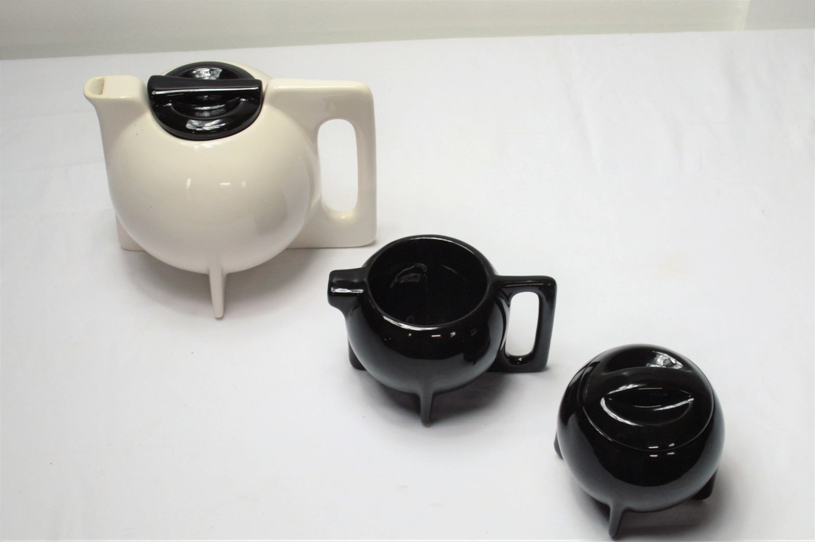 1980s Bauhaus Memphis-Style Pottery Tea Pot, Creamer, & Sugar Jar- 3 Pieces - 2