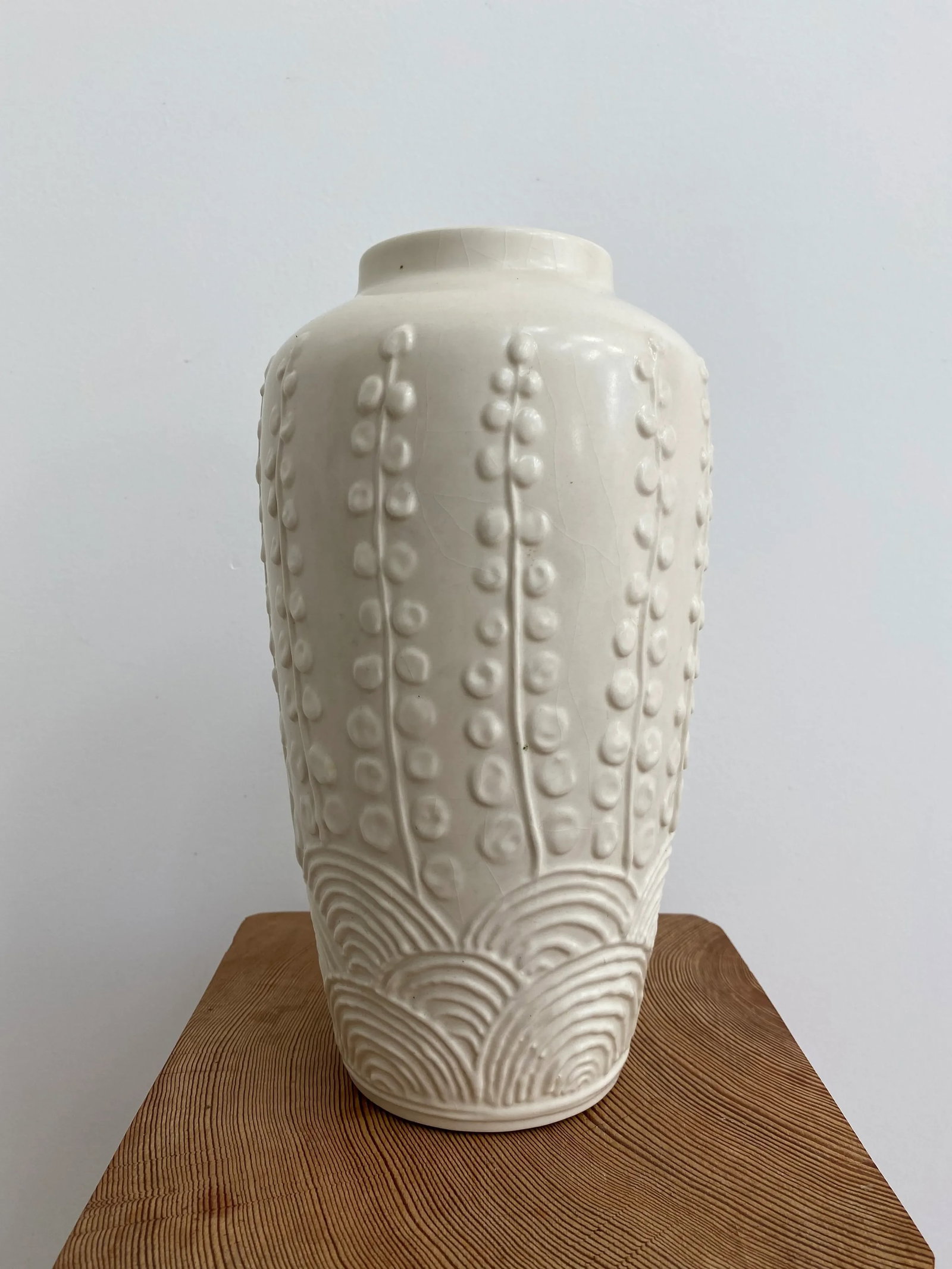 1940's Modern Matte White Ceramic Vase by Rockwood - 10