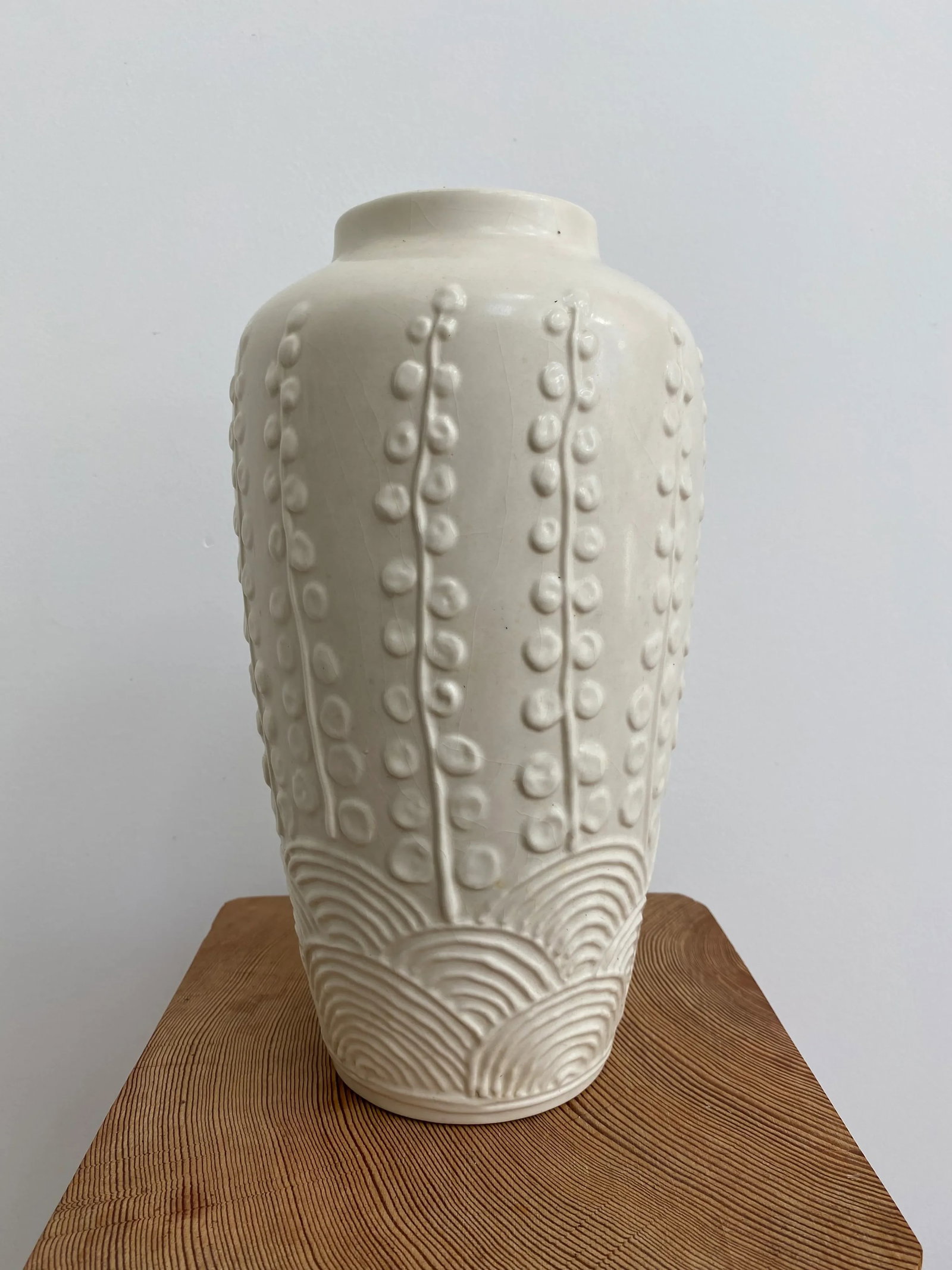 1940's Modern Matte White Ceramic Vase by Rockwood - 3