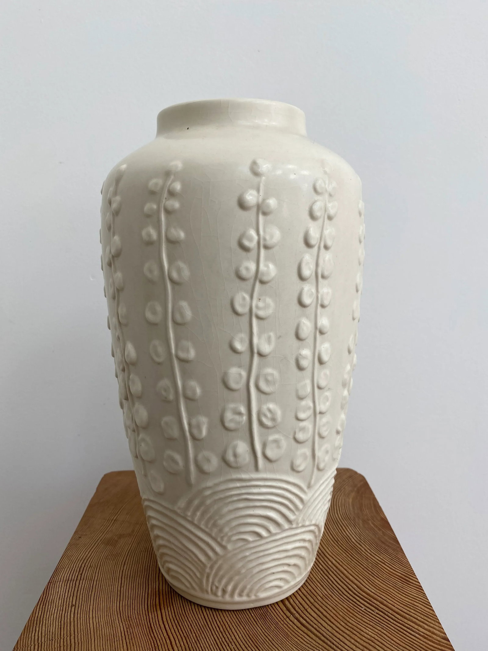 1940's Modern Matte White Ceramic Vase by Rockwood - 5