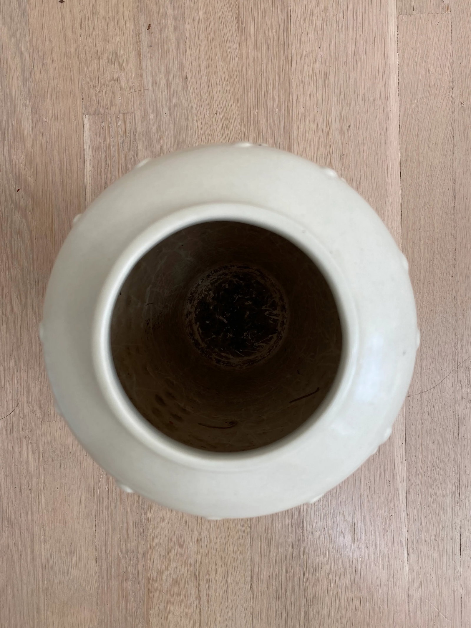 1940's Modern Matte White Ceramic Vase by Rockwood - 7
