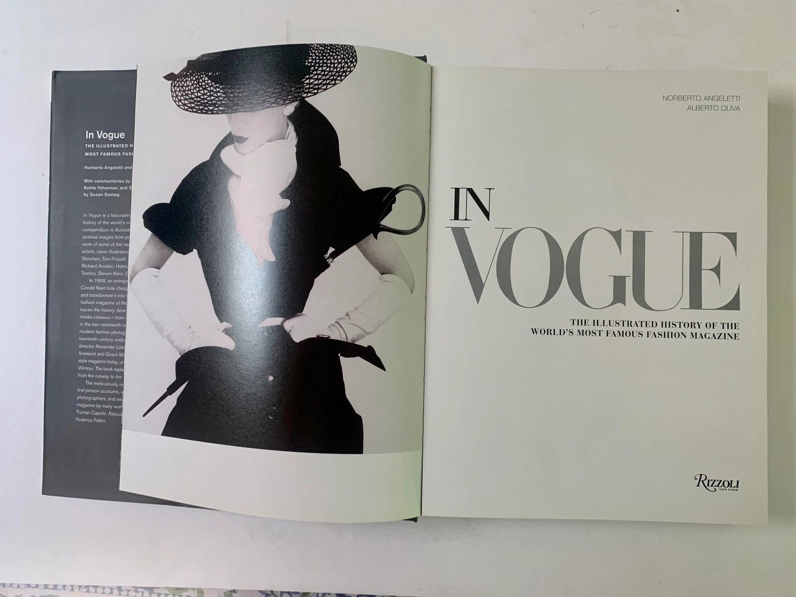 2006 In Vogue: An Illustrated History of the World's Most Famous Fashion Magazine Oliva, Alberto; An - 2