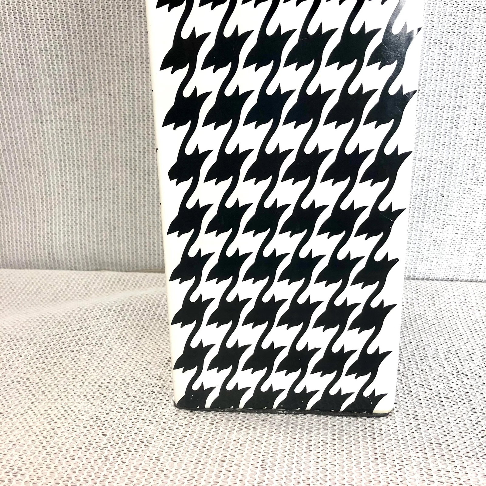 Porcelain Houndstooth Table Lamp - 3
