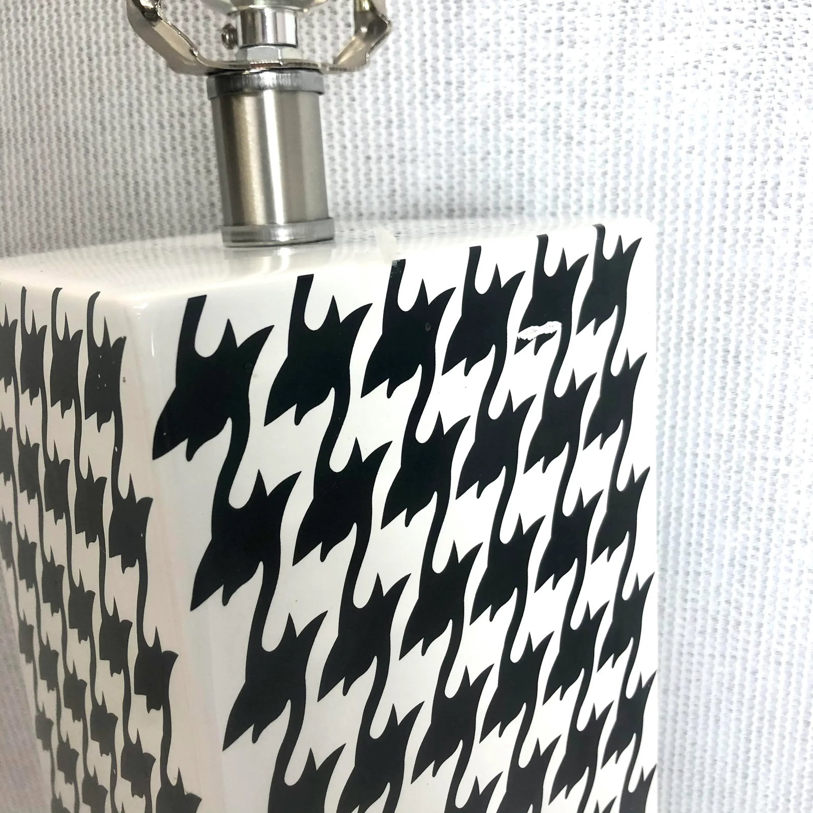 Porcelain Houndstooth Table Lamp - 5