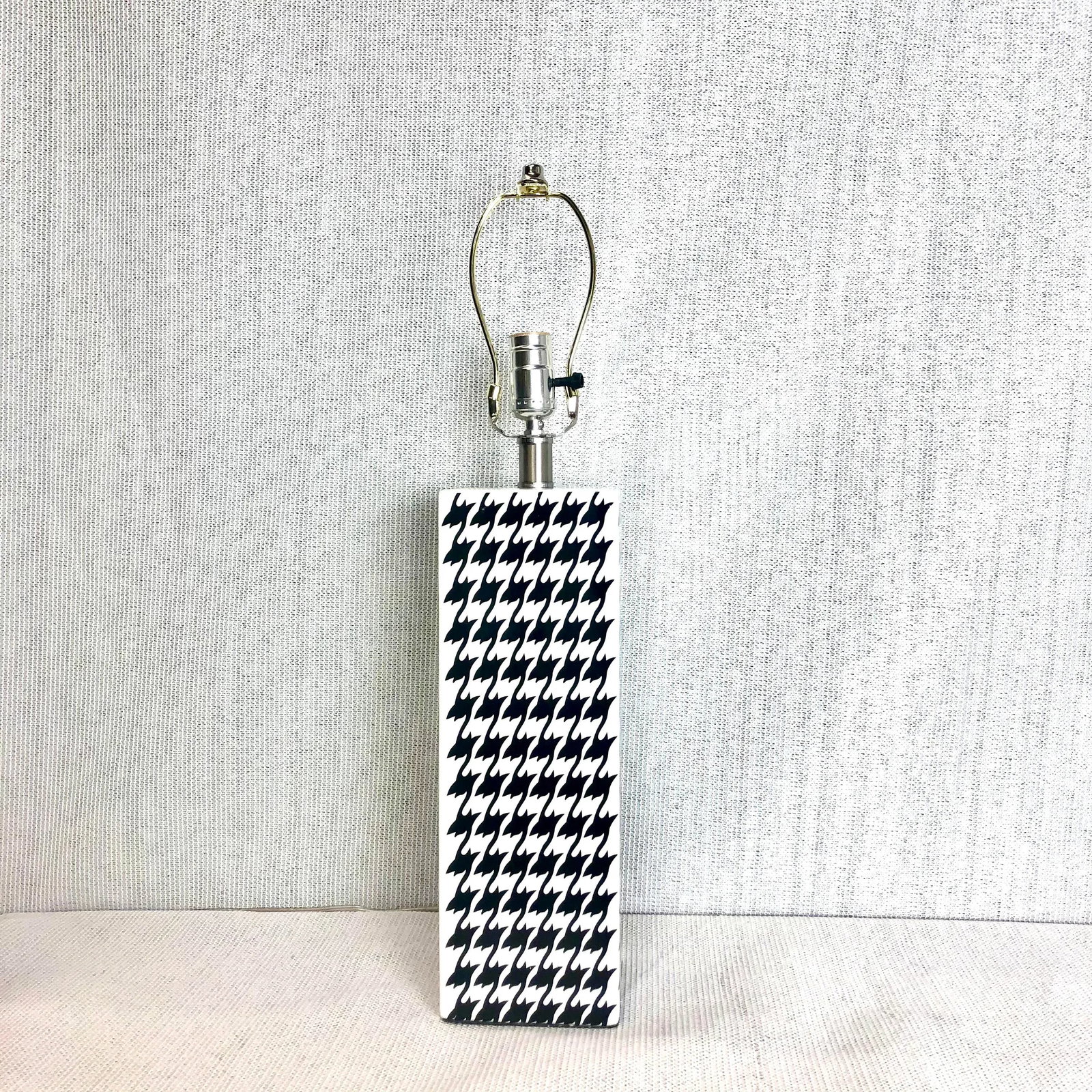 Porcelain Houndstooth Table Lamp - 6