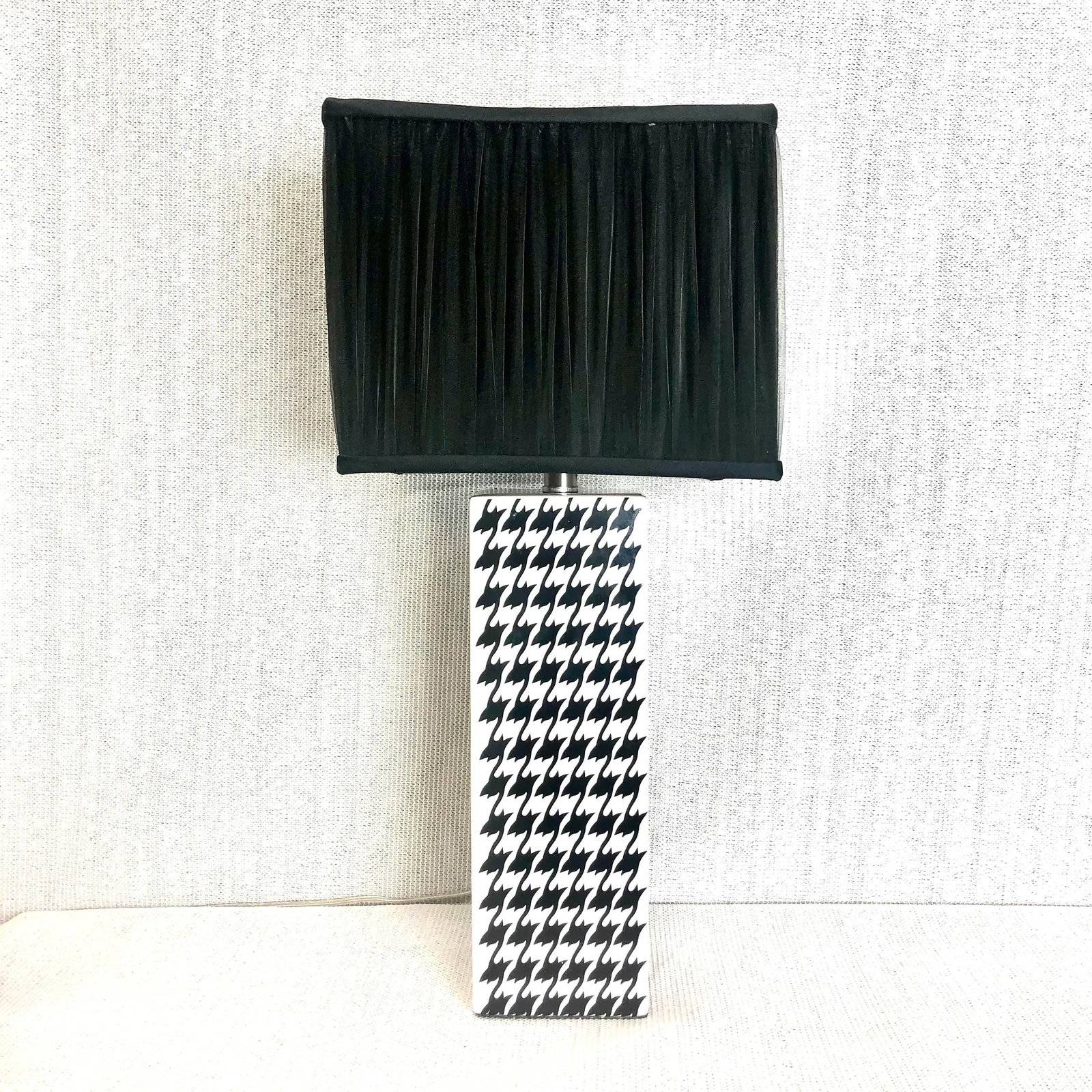 Porcelain Houndstooth Table Lamp - 9