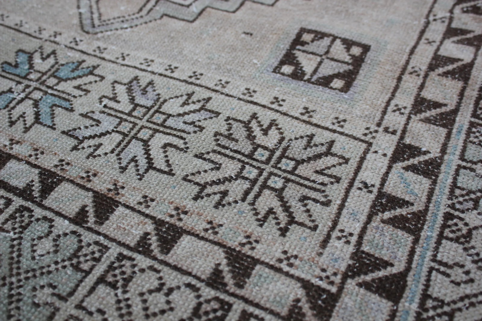 1970s Traditional Antique Turkish Hand Knotted Vintage Oushak Area Rug - 6