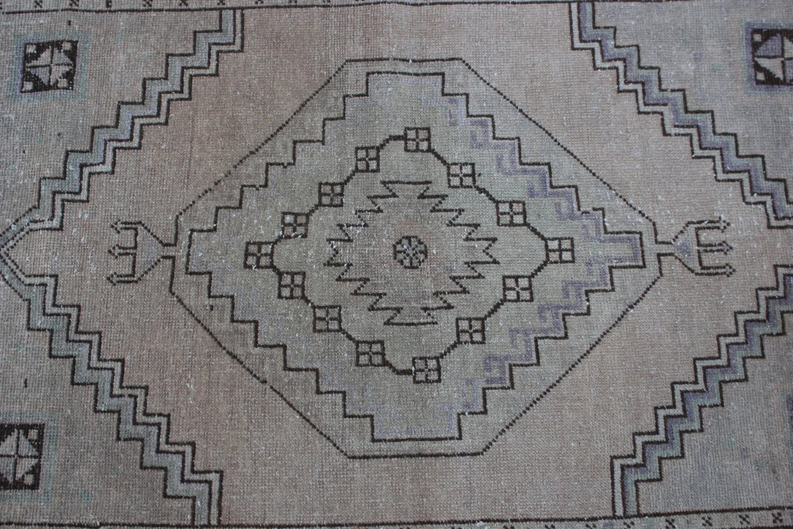 1970s Traditional Antique Turkish Hand Knotted Vintage Oushak Area Rug - 7