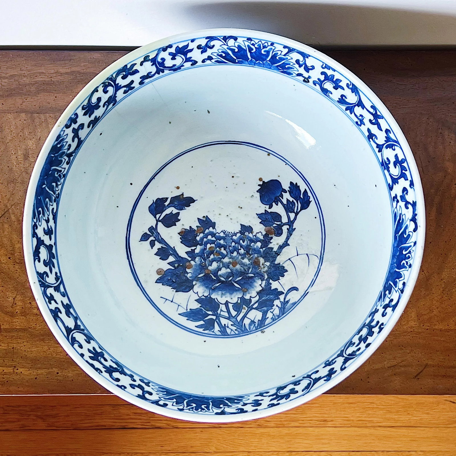 Late 19th Century Chinese Blue and White Porcelain Bowl Depicting Phoenix and Peonies Flowers - 3