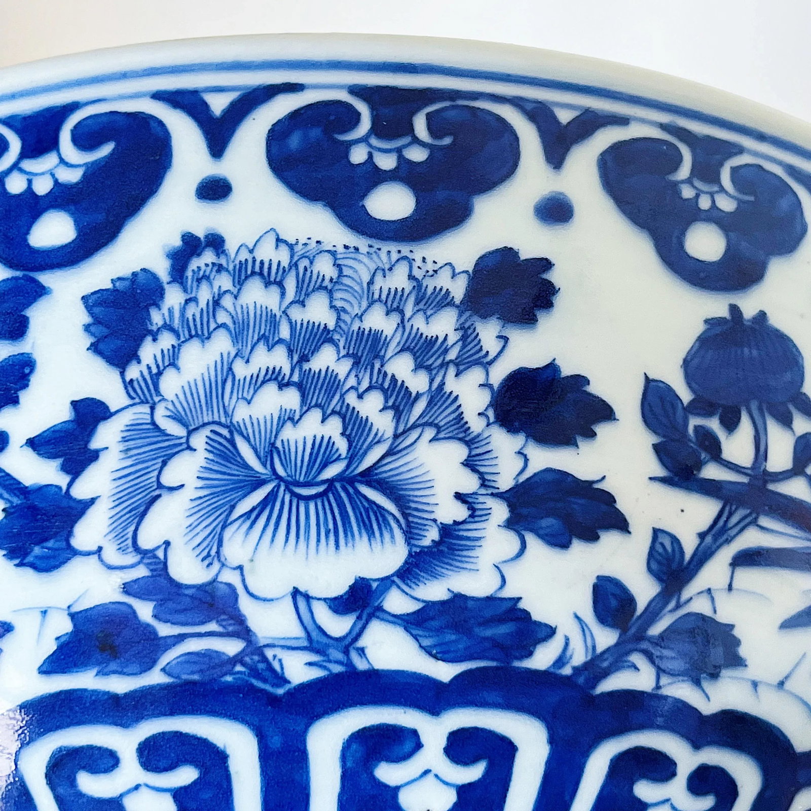 Late 19th Century Chinese Blue and White Porcelain Bowl Depicting Phoenix and Peonies Flowers - 6