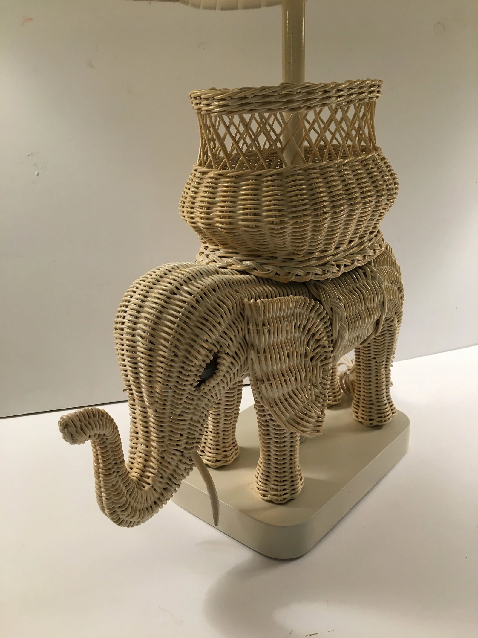 1980s Wicker Elephant Lamp - 2