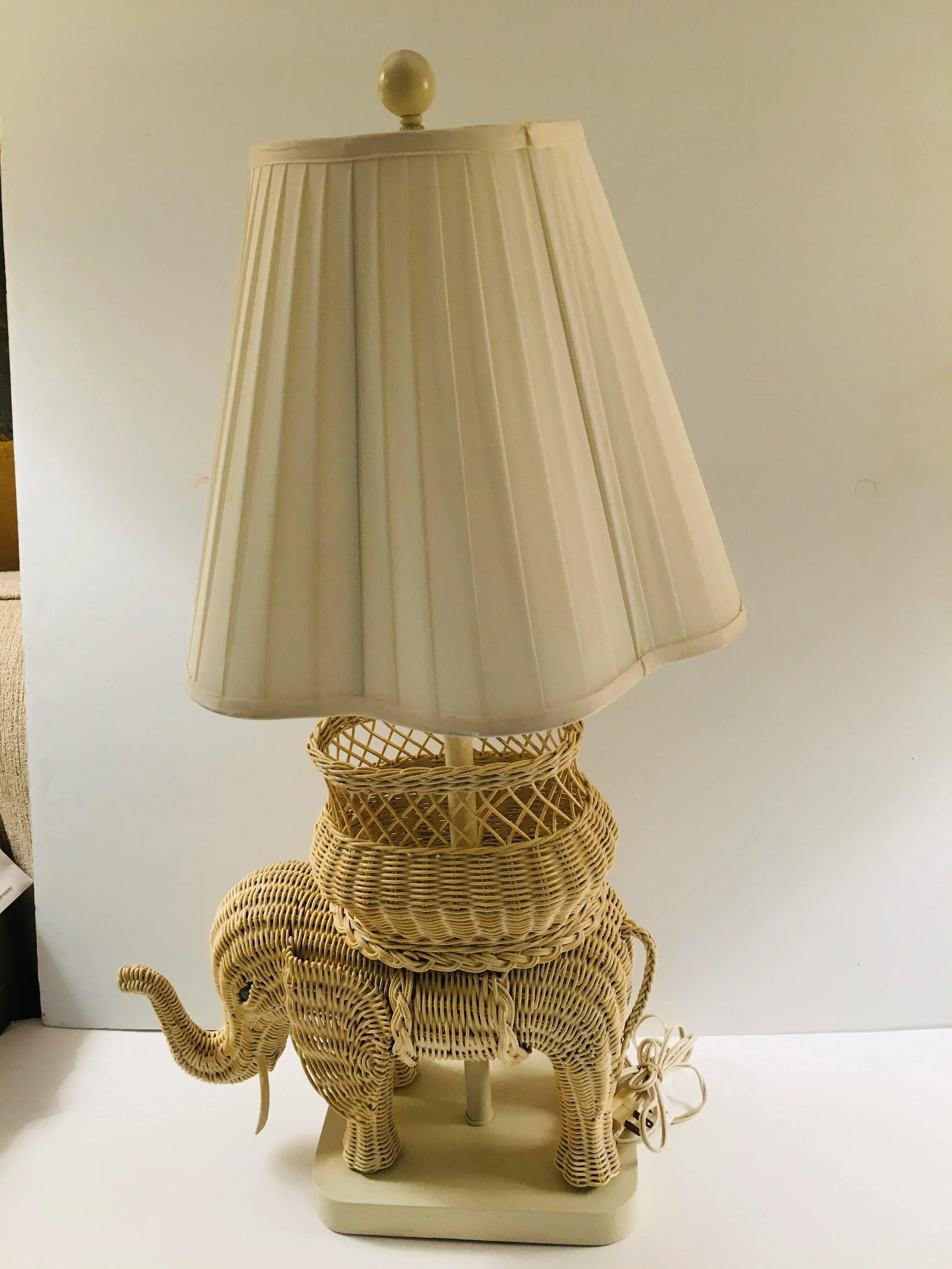 1980s Wicker Elephant Lamp - 6