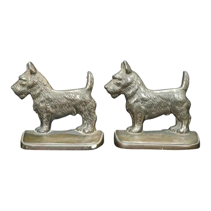 1925 Scotty Dog Hubley Iron Bookends - a Pair: A heavy and useful pair of Scotty Bookends to add to the library. A pair of cast iron bookends with a Scottish terrier design by Hubley. The iron had a bronze finish rubbed on, although only glimmers