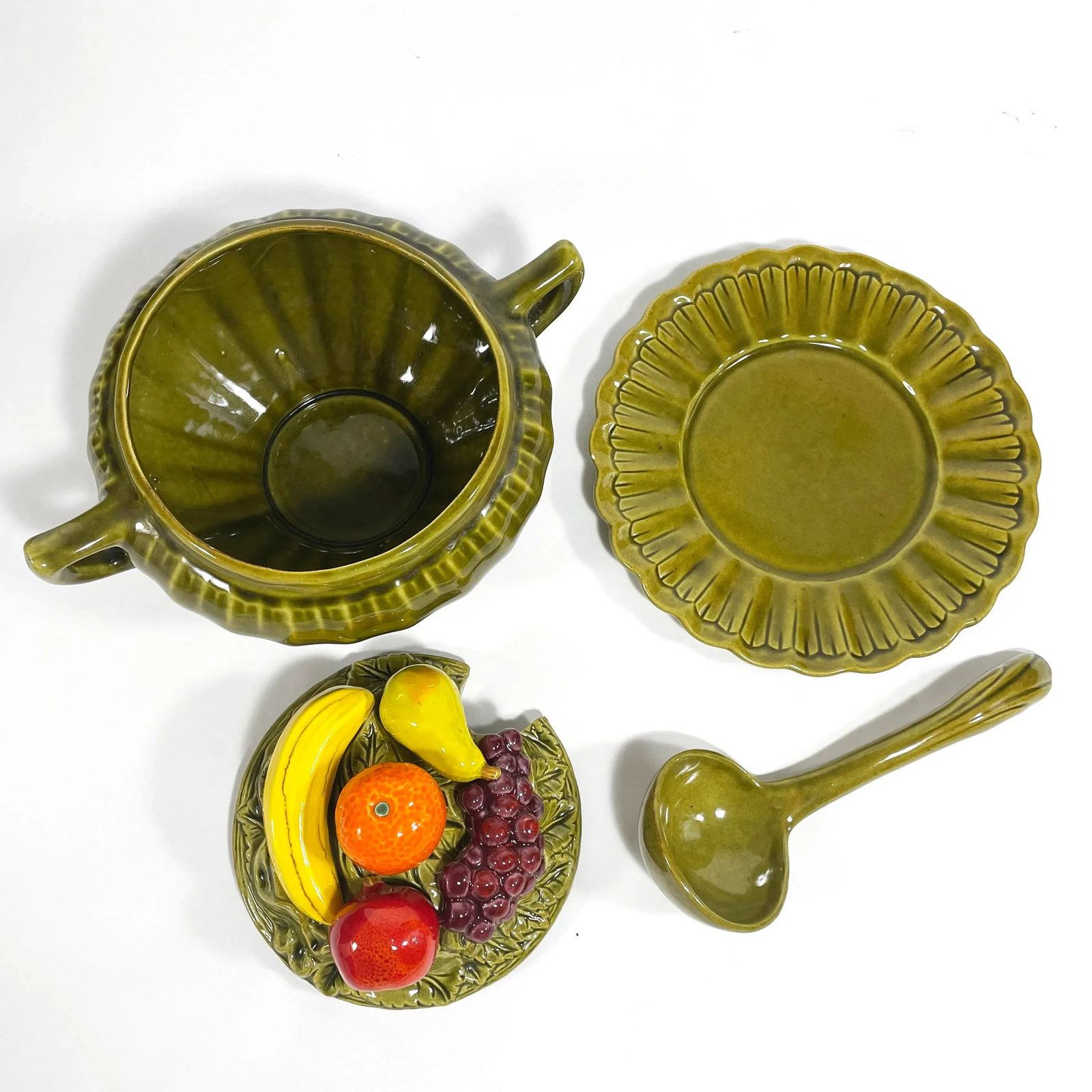 Mid-Century Majolica California Pottery Olive Green Della Robbia Soup Tureen Fruit Trompe L'Oeil - 4