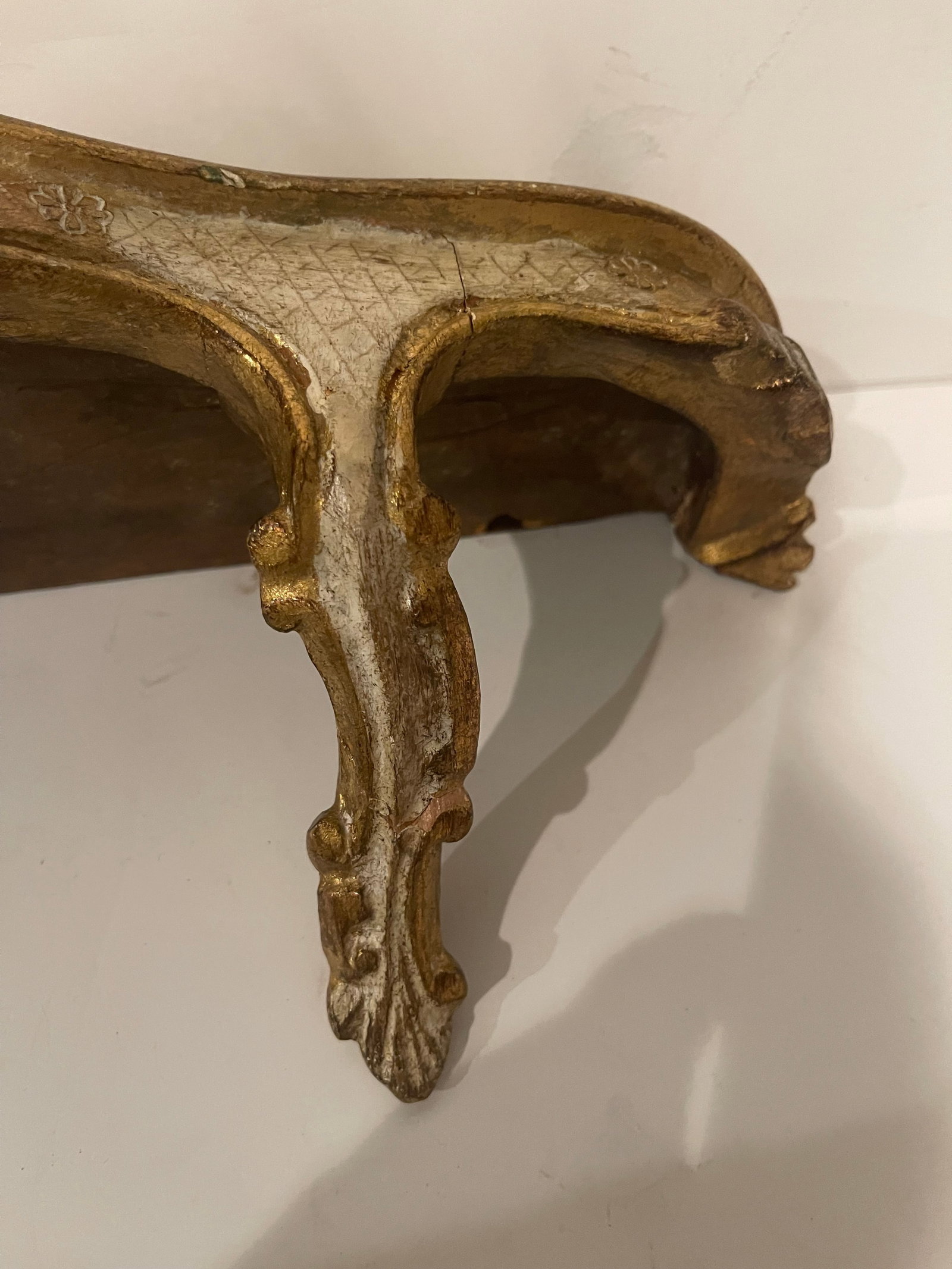 1970s Florentine Decorative Wall Shelf - 7