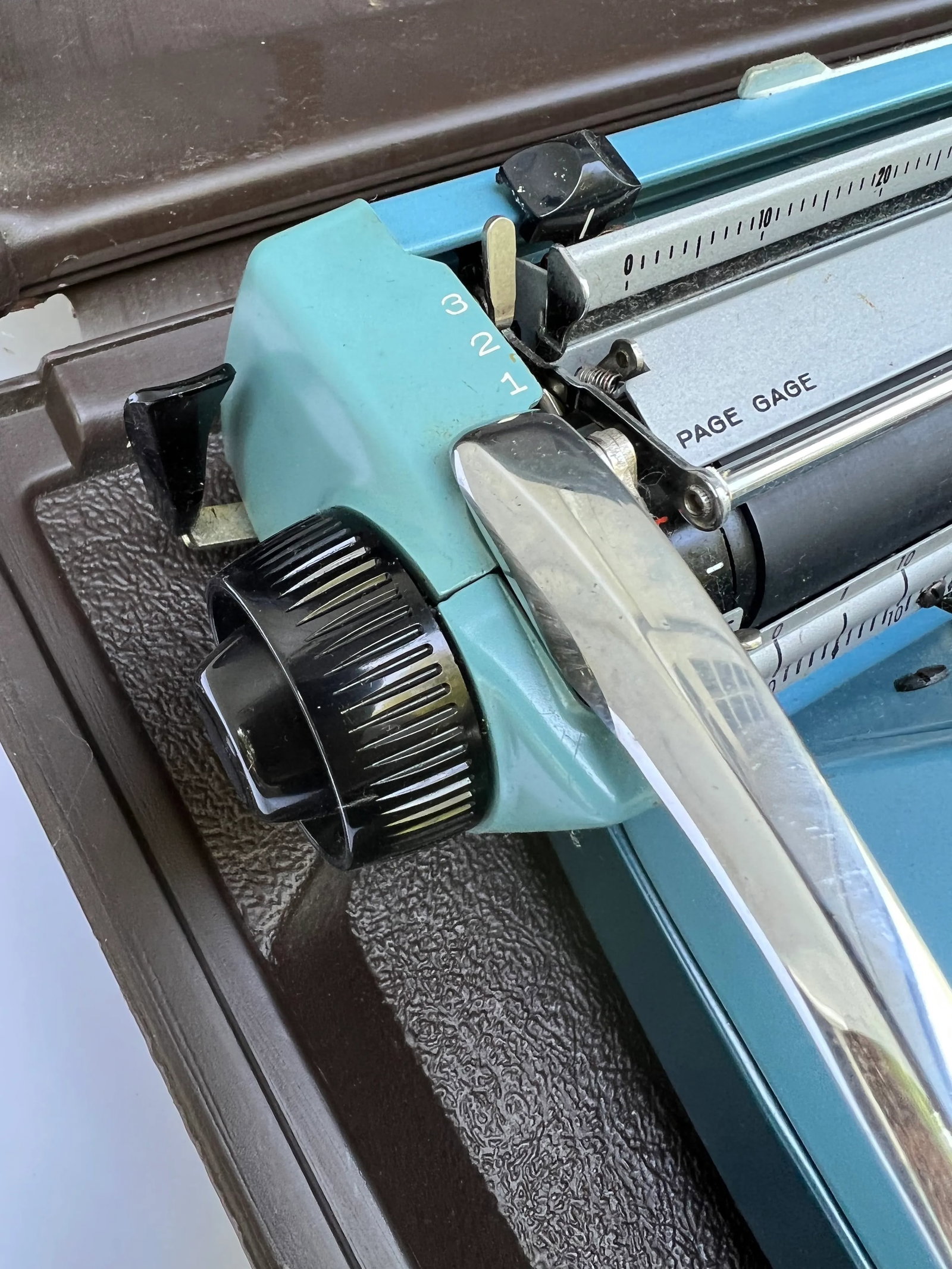 Vintage Smith Corona Galaxie 12 Typewriter - 10
