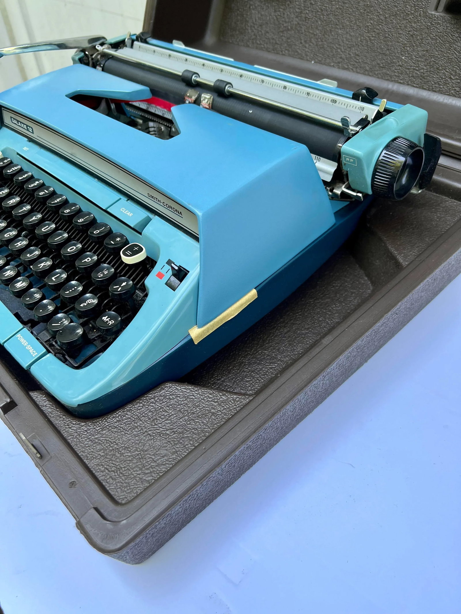 Vintage Smith Corona Galaxie 12 Typewriter - 4