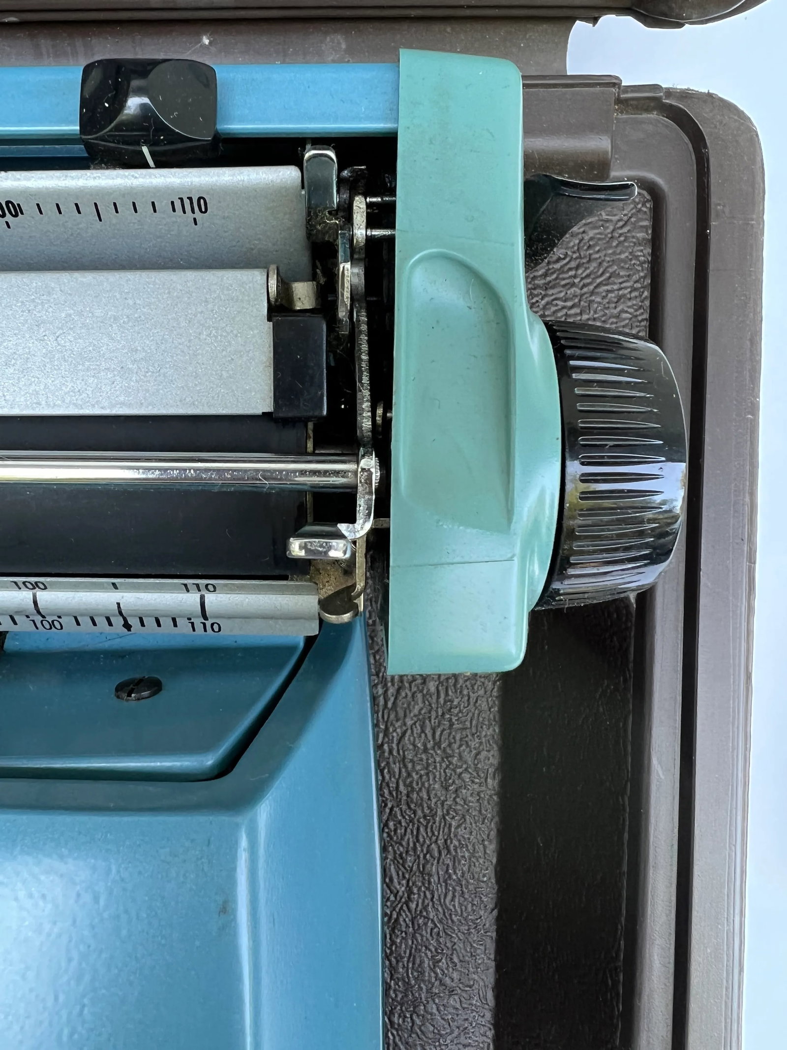 Vintage Smith Corona Galaxie 12 Typewriter - 9