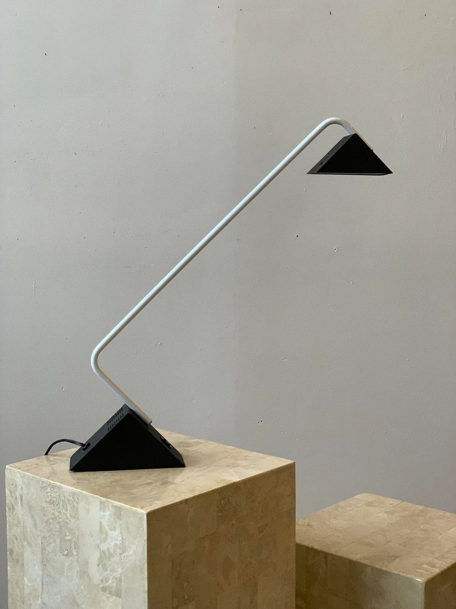 Vintage Postmodern Disegno Italia White Enameled Metal + Molded Plastic Angy Table Lamp, Circa 1970s - 13