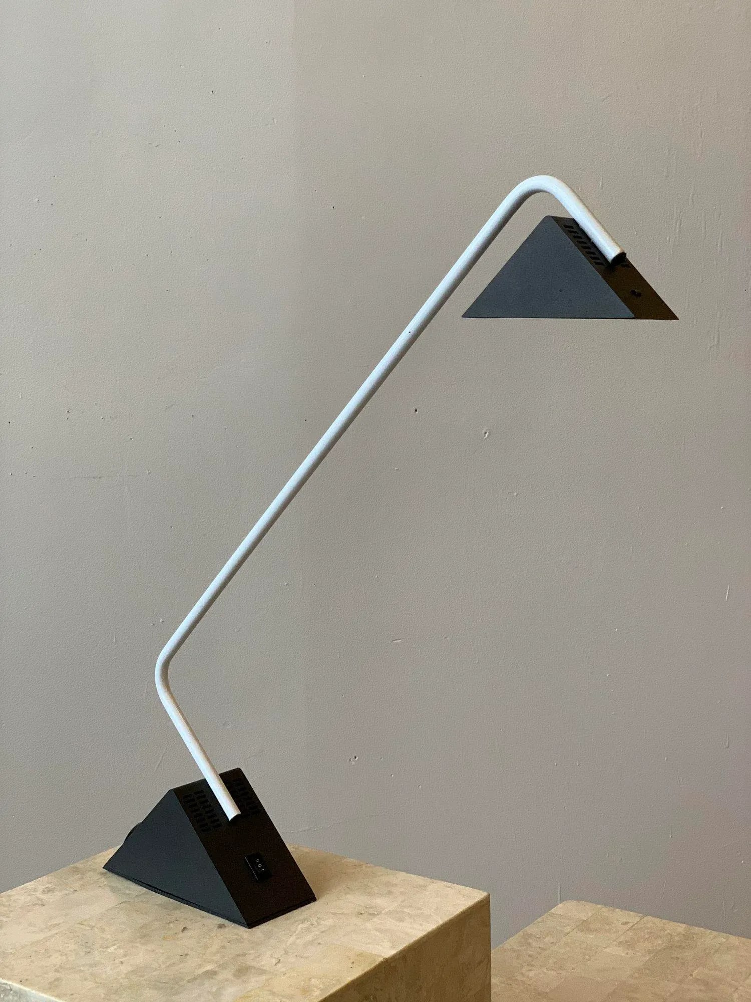 Vintage Postmodern Disegno Italia White Enameled Metal + Molded Plastic Angy Table Lamp, Circa 1970s - 3