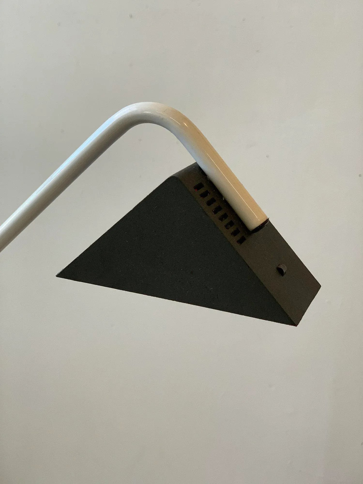 Vintage Postmodern Disegno Italia White Enameled Metal + Molded Plastic Angy Table Lamp, Circa 1970s - 6