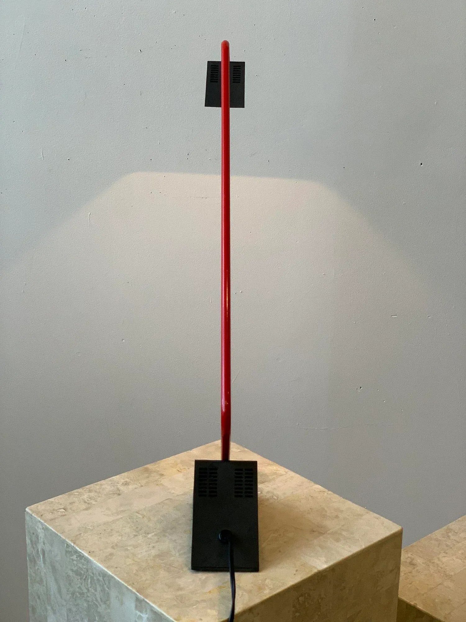 Vintage Postmodern Disegno Italia Red Enameled Metal + Molded Plastic Angy Table Lamp, Circa 1970s - 4