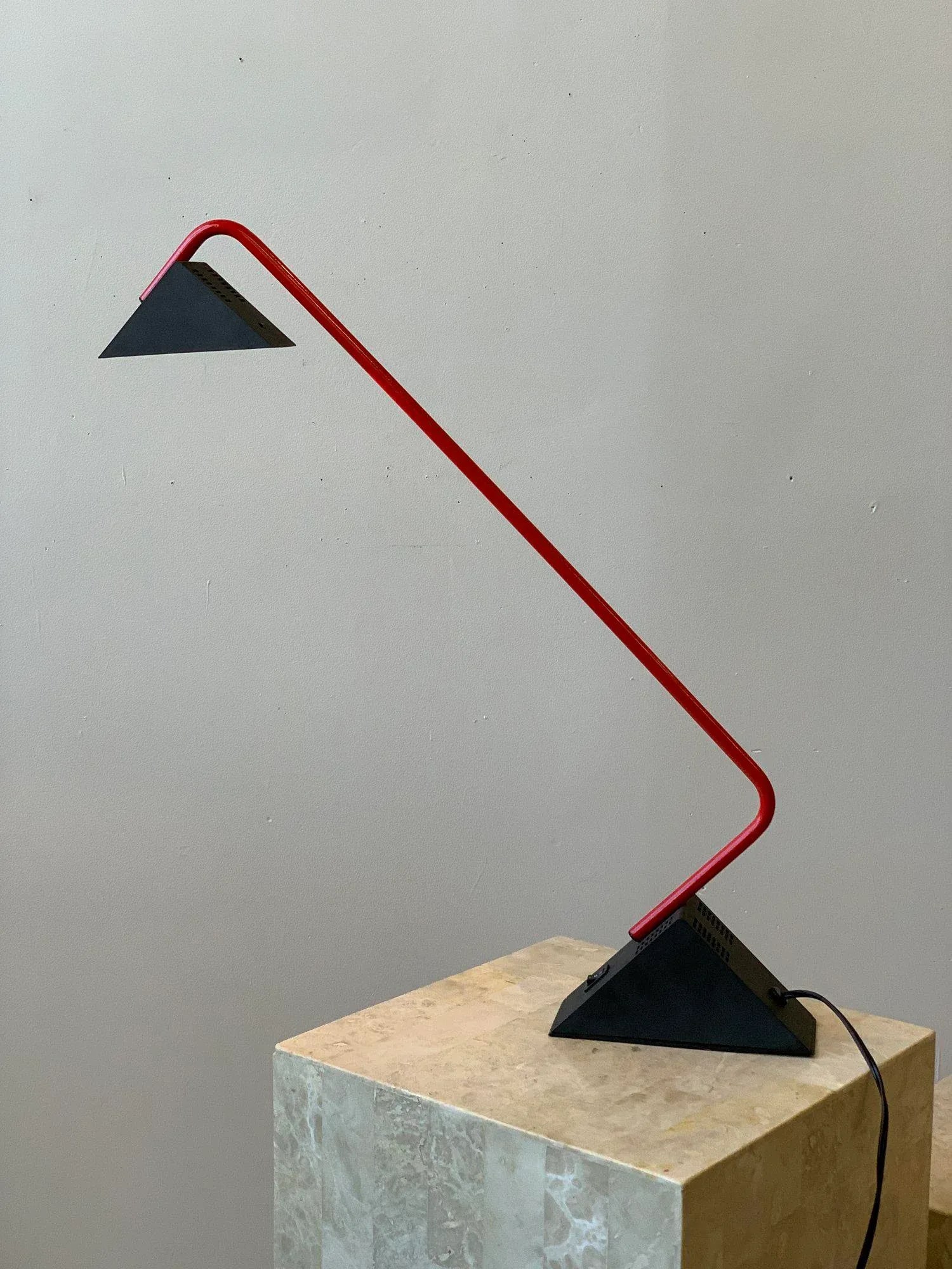 Vintage Postmodern Disegno Italia Red Enameled Metal + Molded Plastic Angy Table Lamp, Circa 1970s - 5