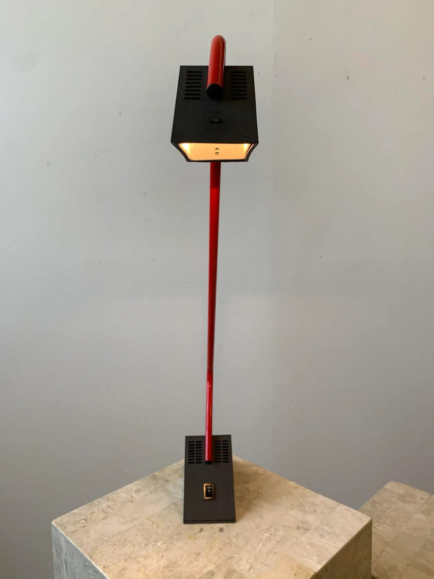 Vintage Postmodern Disegno Italia Red Enameled Metal + Molded Plastic Angy Table Lamp, Circa 1970s - 7