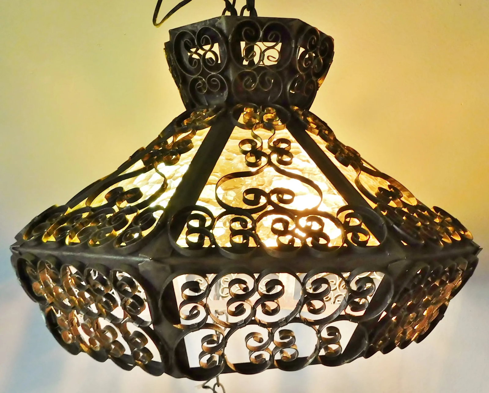 Vintage Mid 20th Century Gold Wrought Iron Scroll Amber Stained Glass Octagon 4 Light Chandelier - 5