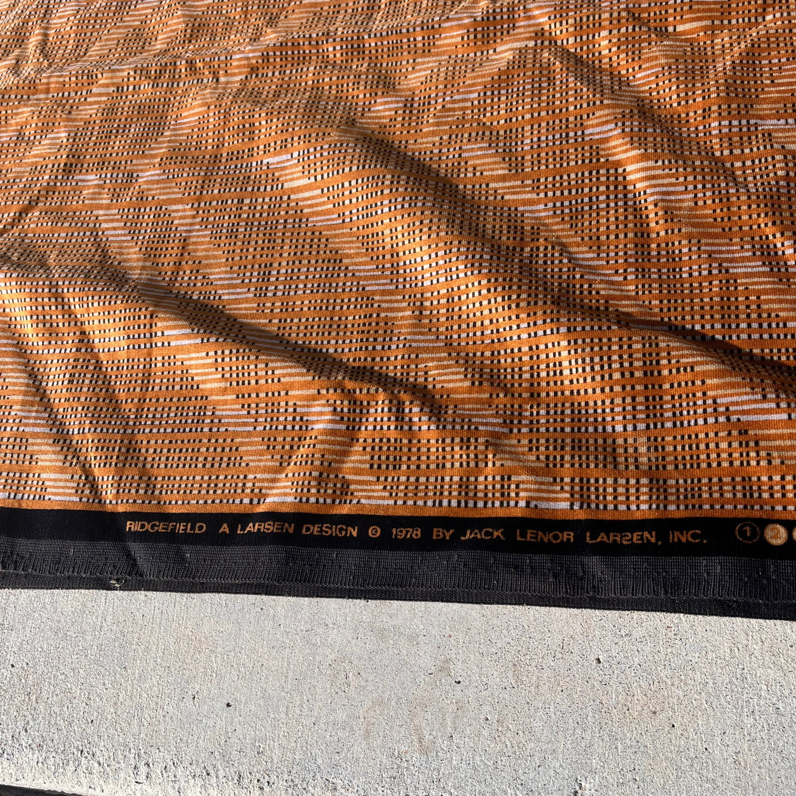 1978 Jack Lenor Larsen Velvet Black & Gold Grid Graphic Fabric - 4