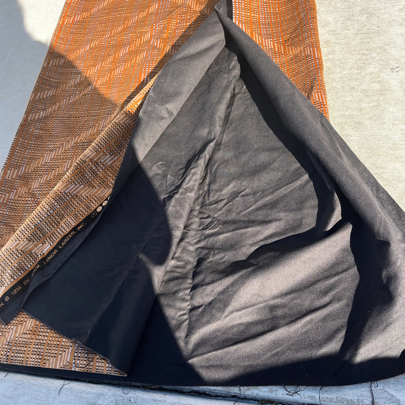 1978 Jack Lenor Larsen Velvet Black & Gold Grid Graphic Fabric - 8