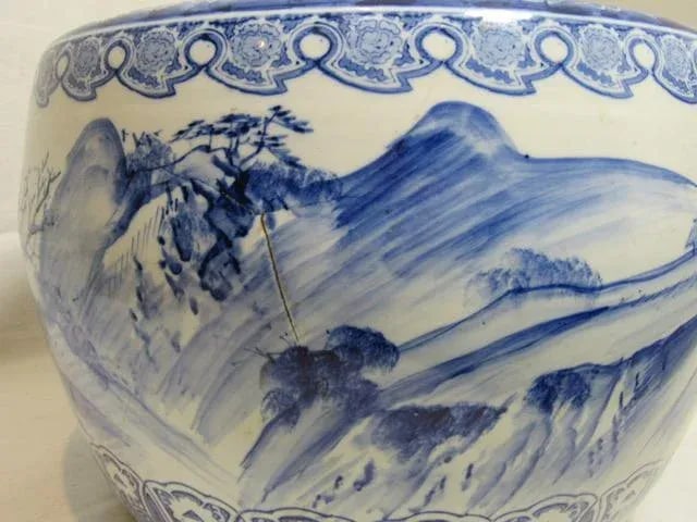 Large Chinese Porcelain Cachepot - 11