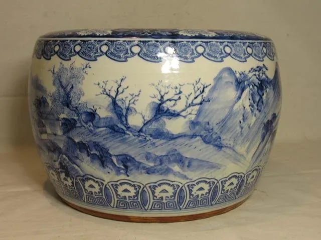 Large Chinese Porcelain Cachepot - 2
