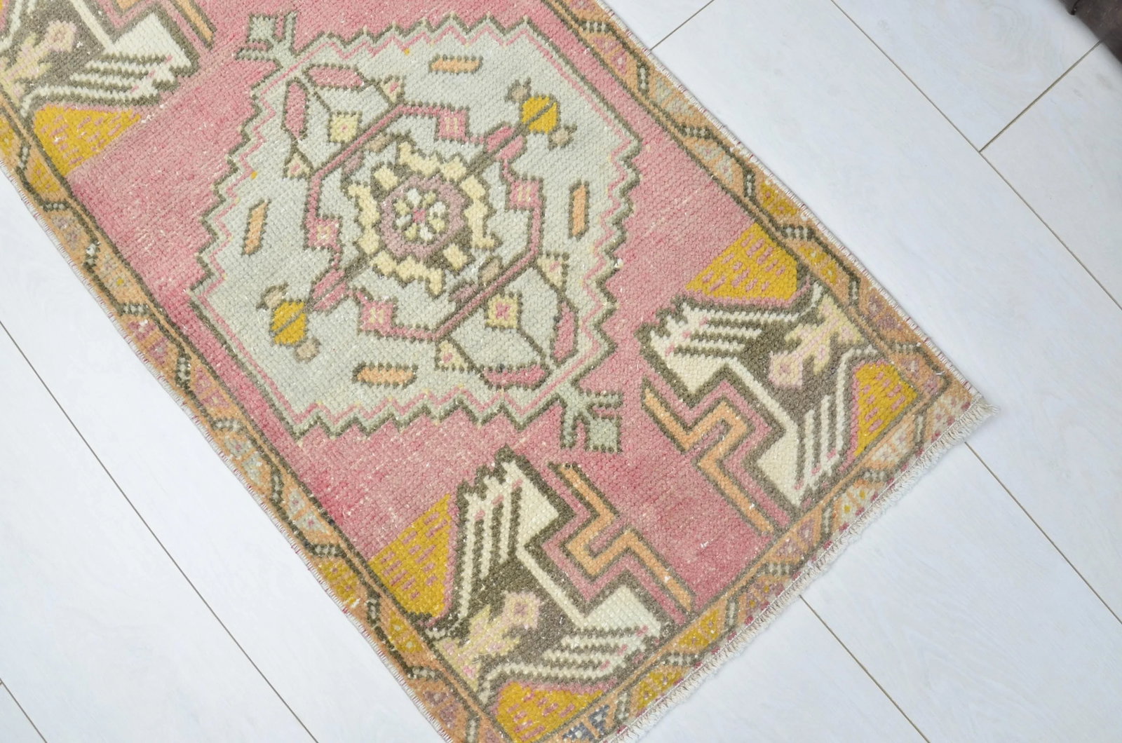 1960s Pastel Pink Oushak Bedroom Small Rug - 3