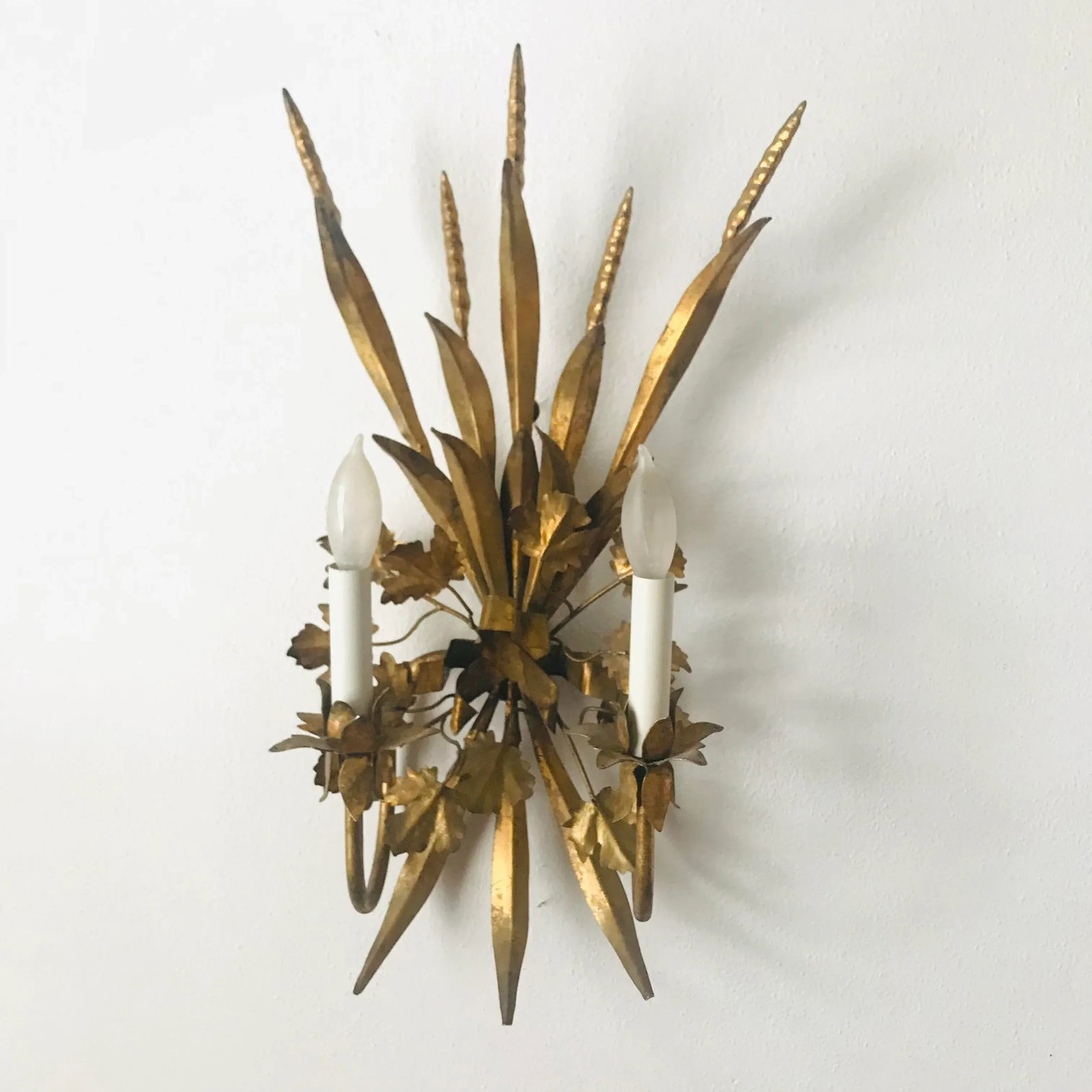 Mid 20th Century Vintage Hollywood Regency Gilt Tole Dual Sconce, Marked Hong Kong - 10