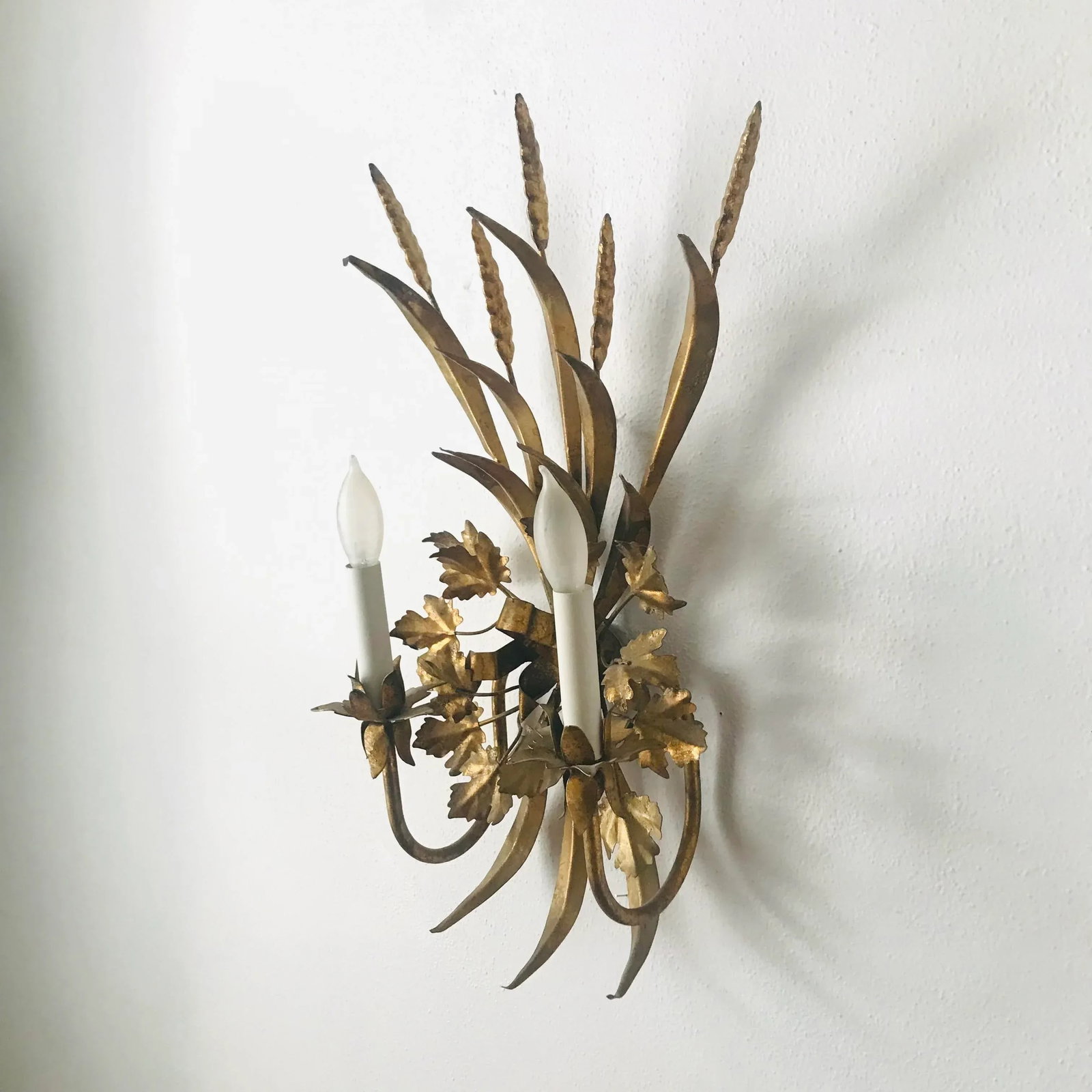Mid 20th Century Vintage Hollywood Regency Gilt Tole Dual Sconce, Marked Hong Kong - 2