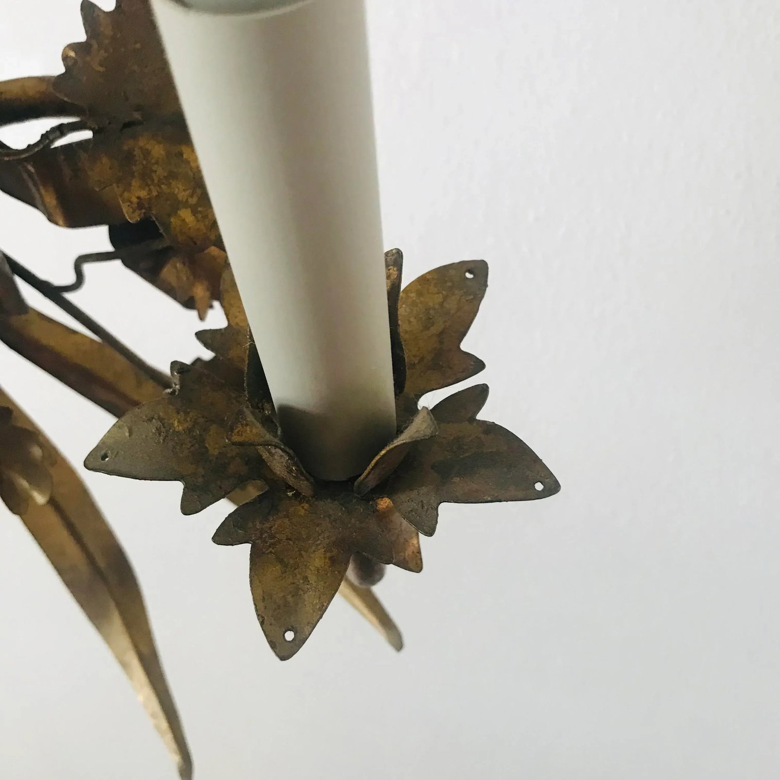 Mid 20th Century Vintage Hollywood Regency Gilt Tole Dual Sconce, Marked Hong Kong - 3