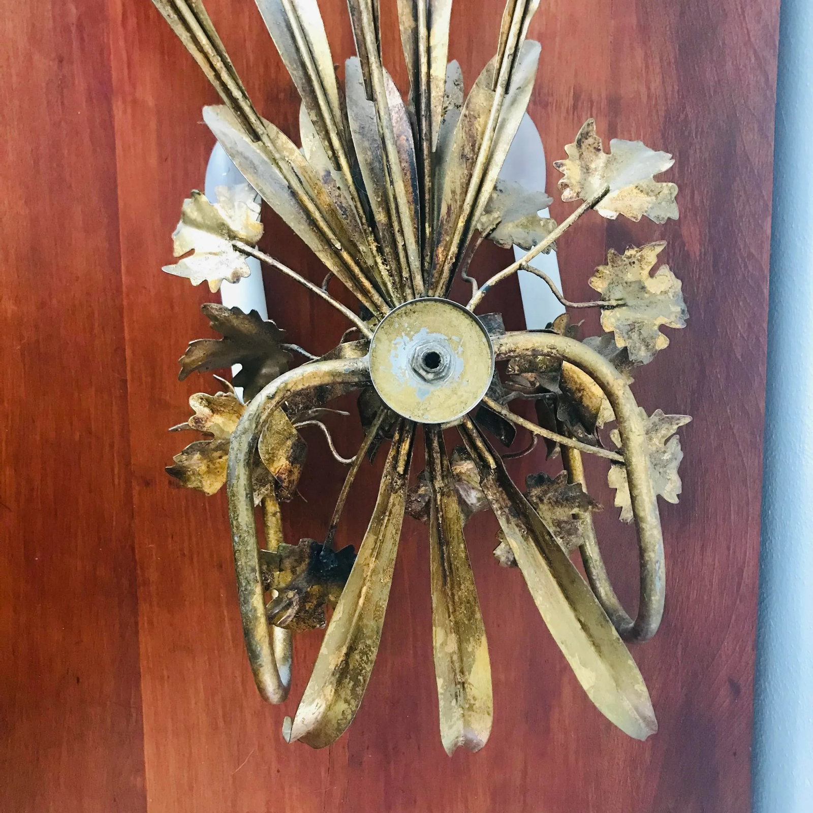Mid 20th Century Vintage Hollywood Regency Gilt Tole Dual Sconce, Marked Hong Kong - 4