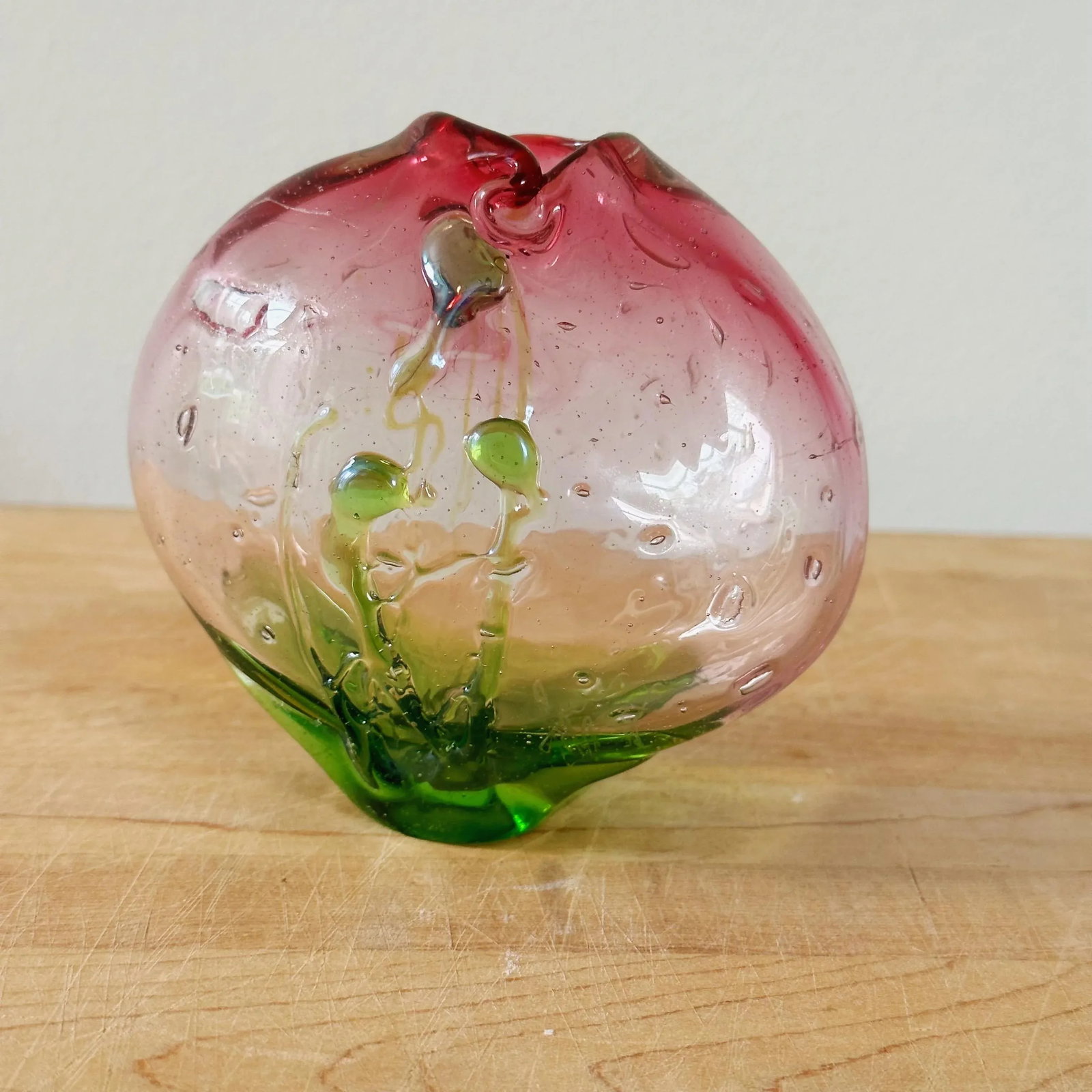 Vintage Mouth Blown Art Glass Bud Vase in Pink and Green - 2