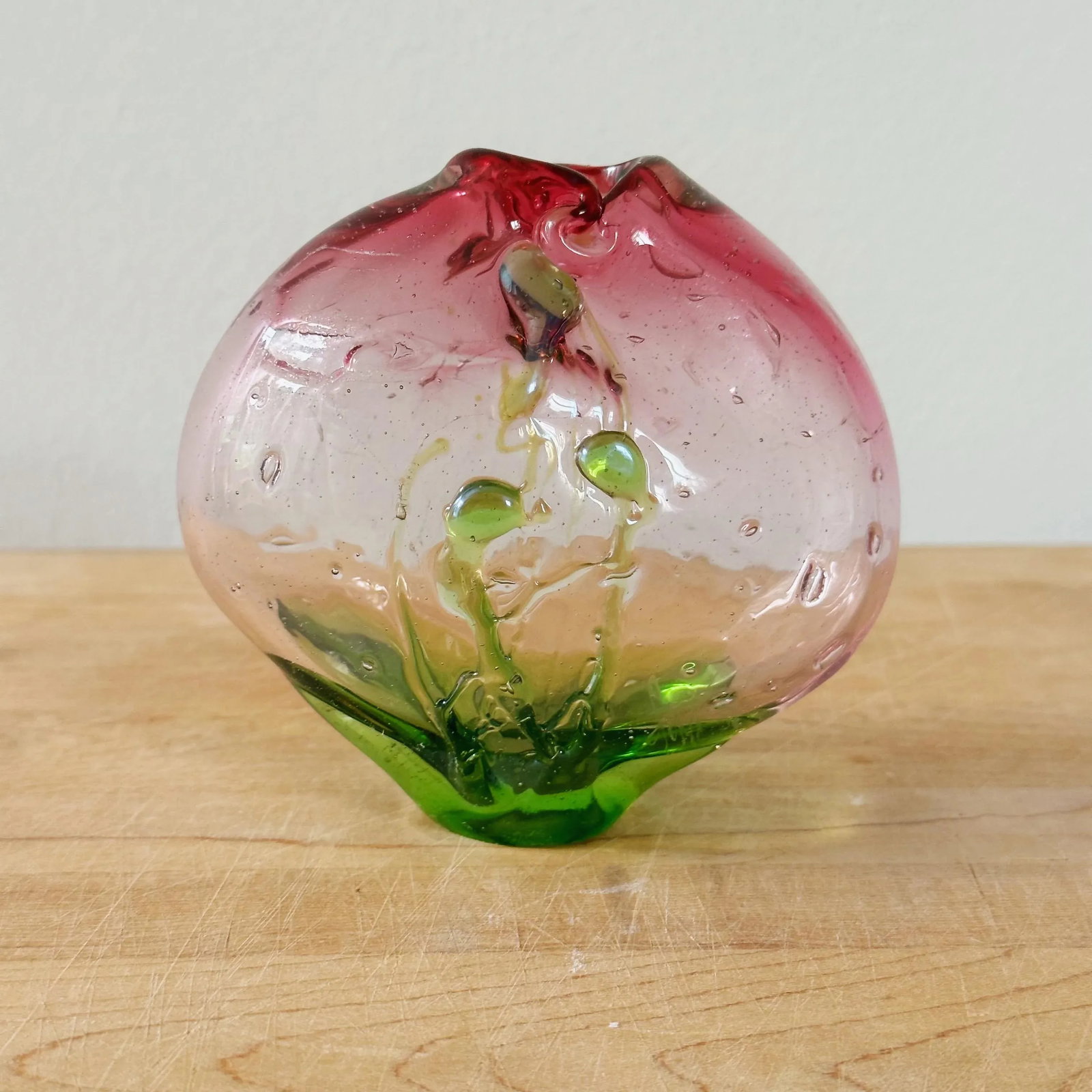 Vintage Mouth Blown Art Glass Bud Vase in Pink and Green - 3