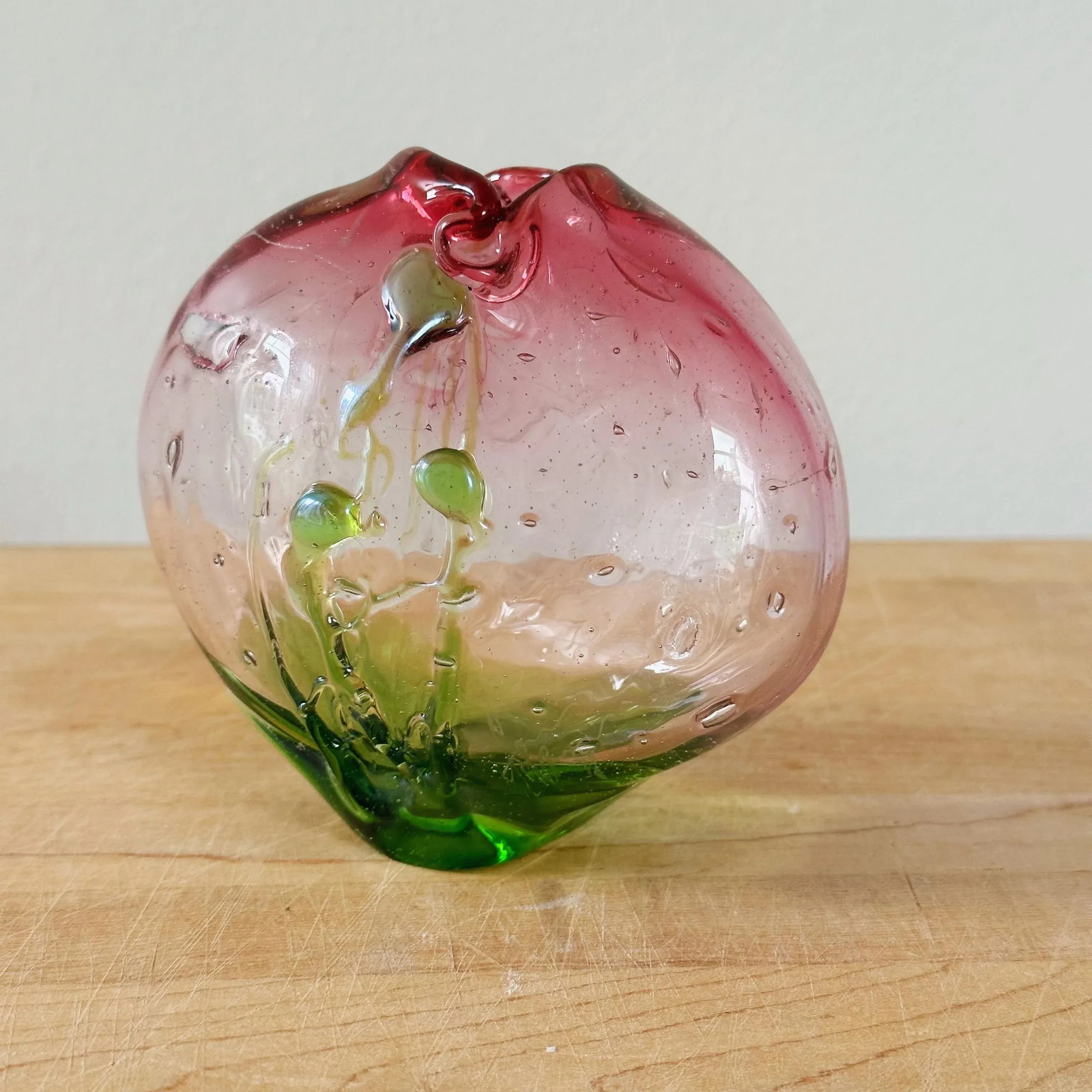 Vintage Mouth Blown Art Glass Bud Vase in Pink and Green - 8
