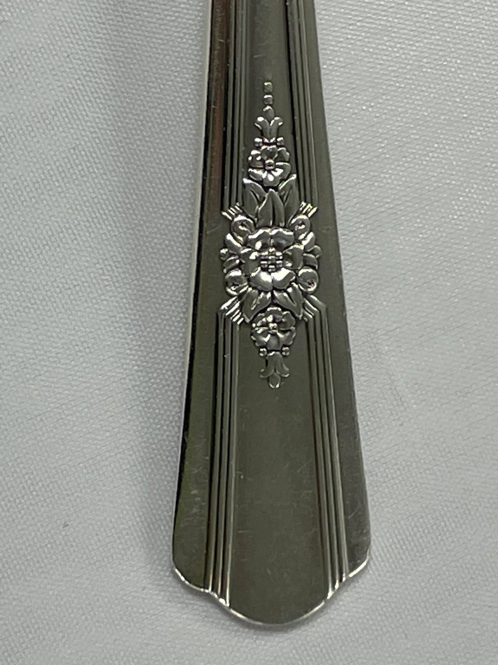 International Silver Co. 1940's William Rogers Overlaid Flatware Desire Pattern Service for Eight- 7 - 11