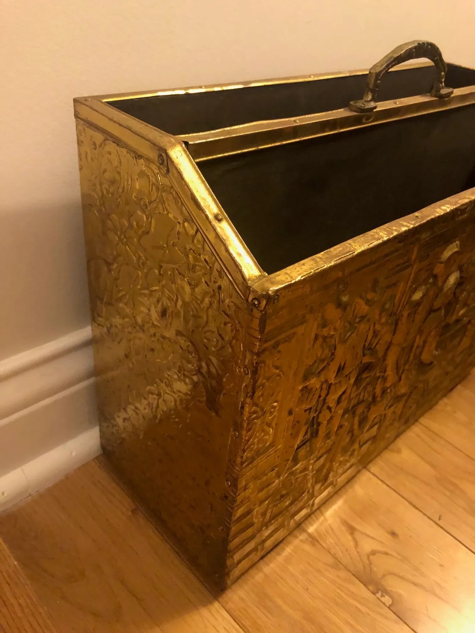 Vintage English Traditional Brass Repousse Magazine Rack - 2