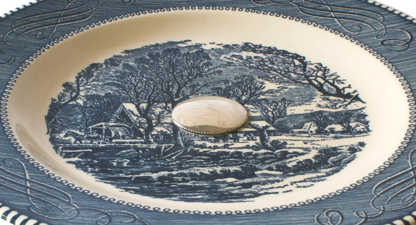 Mid 20th Century Currier & Ives Cake Stand - 4