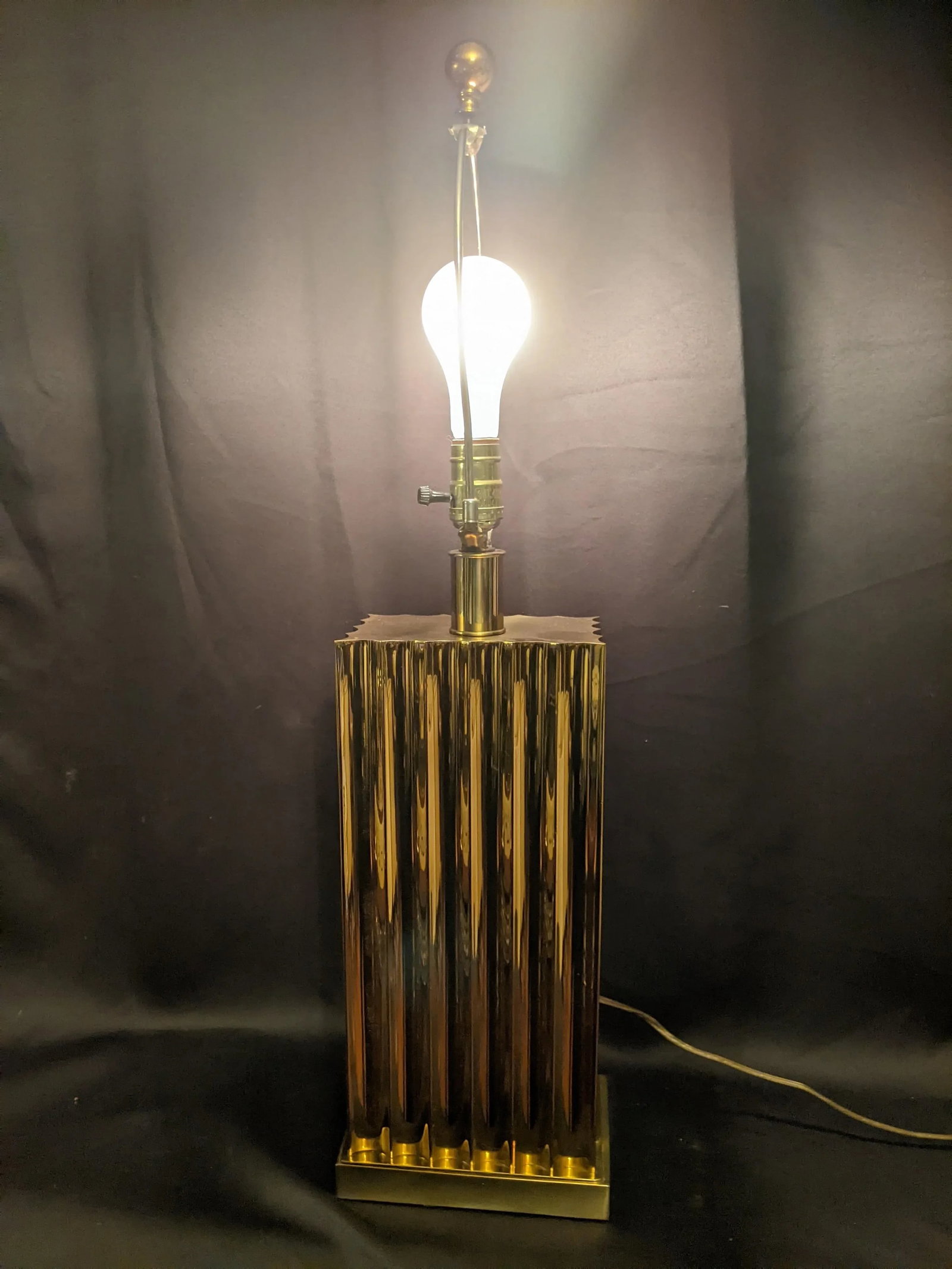 Vintage Retro 80s Brass Wavy Design Table Lamp - 4