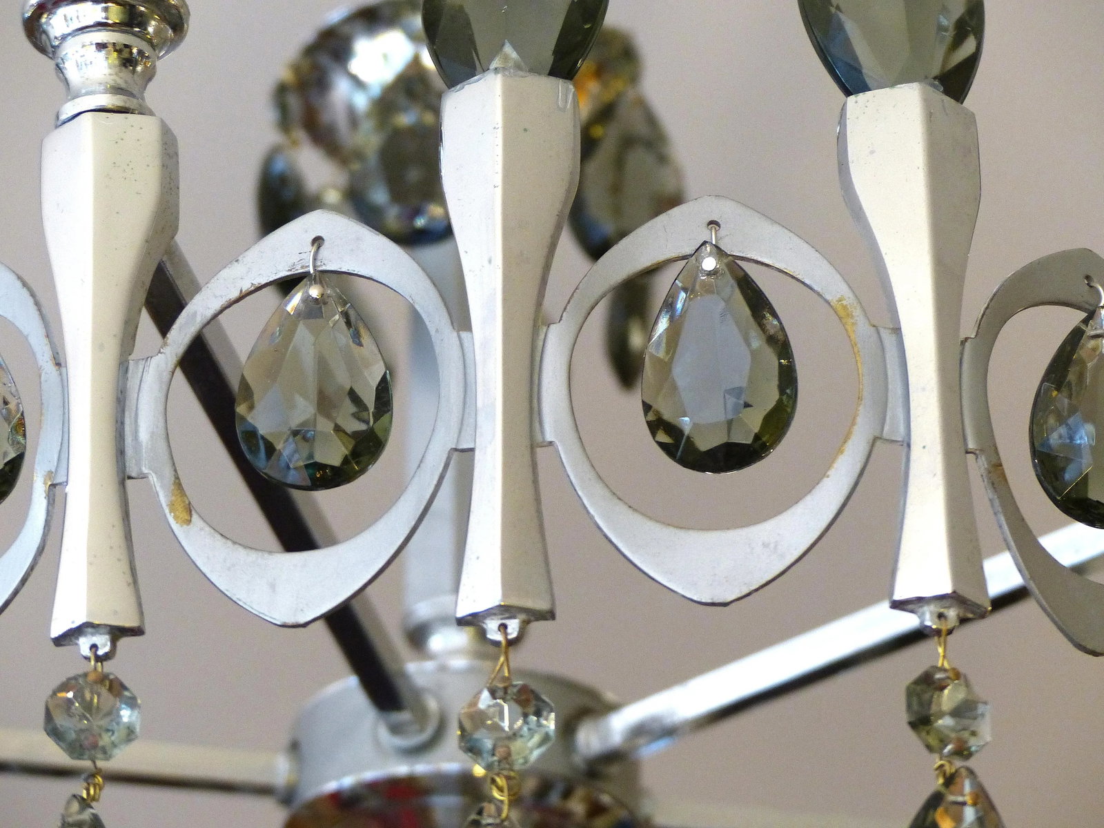 Gaetano Sciolari Silver Metal Chandelier With Faceted Smoke Glass Prisms - 2