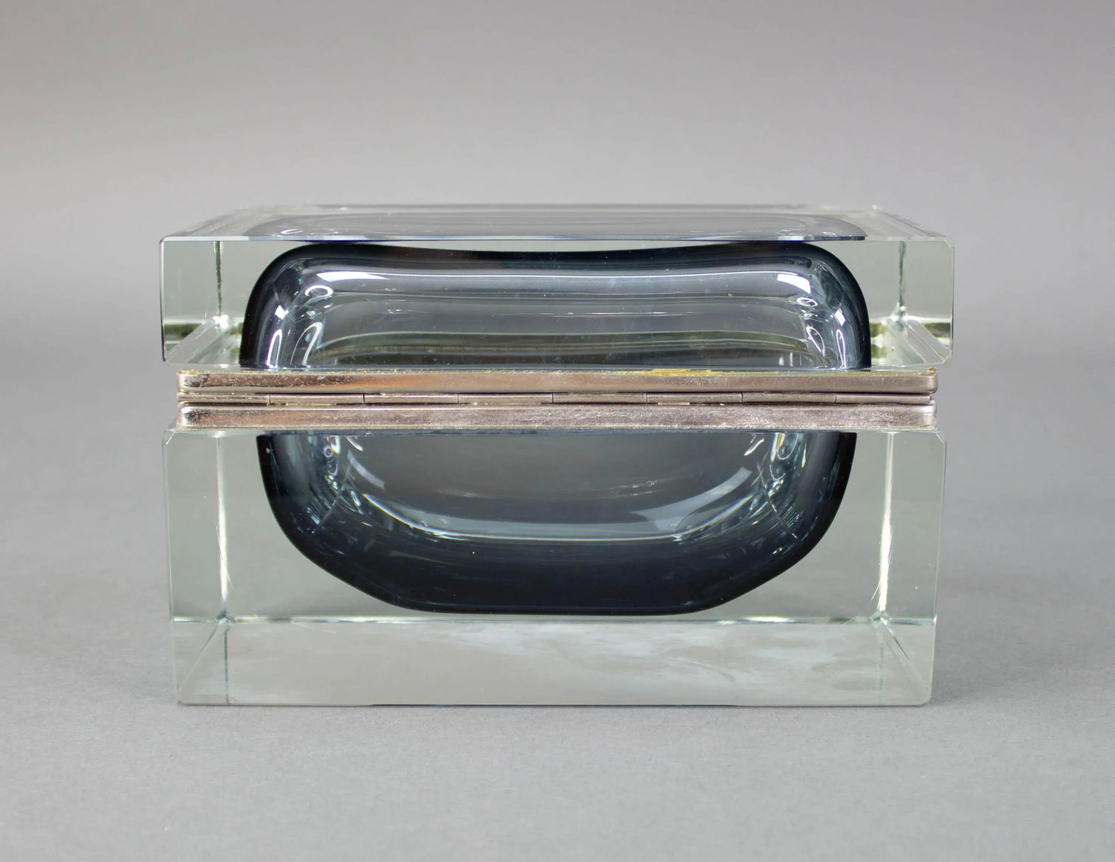 Mid 20th Century Mandruzzato Murano Italy Sommerso Smoke Gray Art Glass Trinket Jewel Box - 4