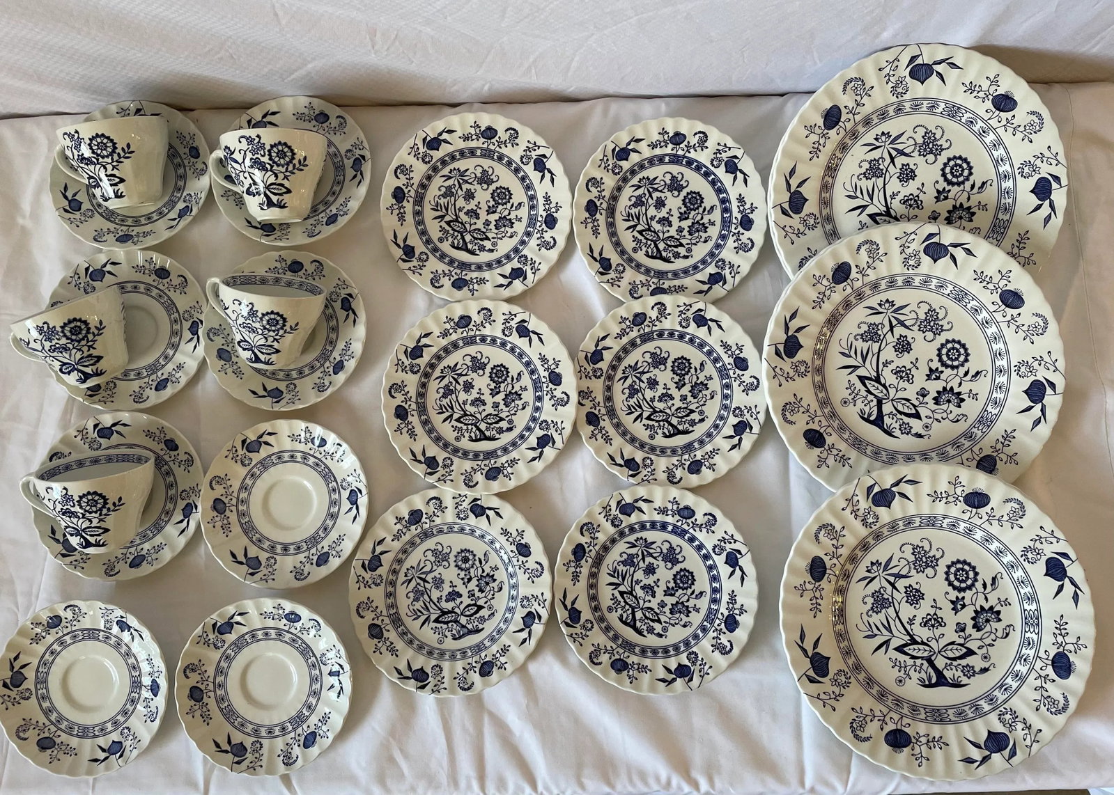 Vintage J & G Meakin Classic White Blue Nordic Dinner Pieces- 24 Pieces - 13