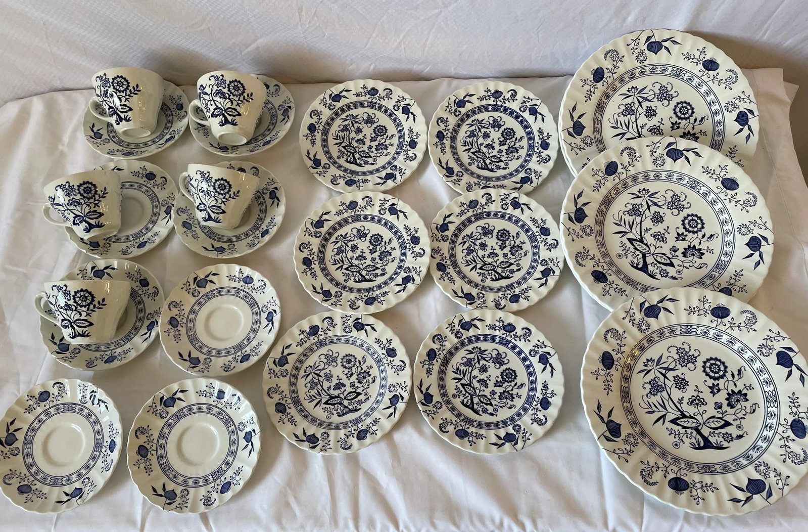 Vintage J & G Meakin Classic White Blue Nordic Dinner Pieces- 24 Pieces - 3